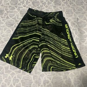 BOYS UNDER ARMOUR SHORTS